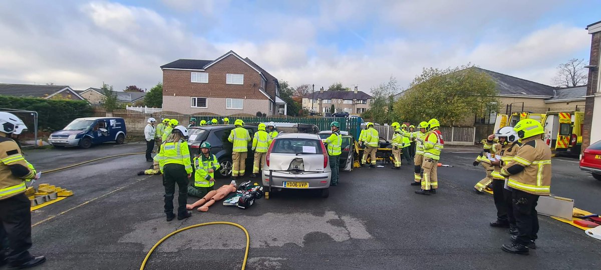 LauraJayCordaz's tweet photo. Another excellent opportunity to learn through exercising together. A huge well done to all involved in Exercise Picasso today @WYFRS #JESIP #CommandAndControl #Bradford #Ambulance #FireAndRescue https://t.co/Va0eVCE8zH