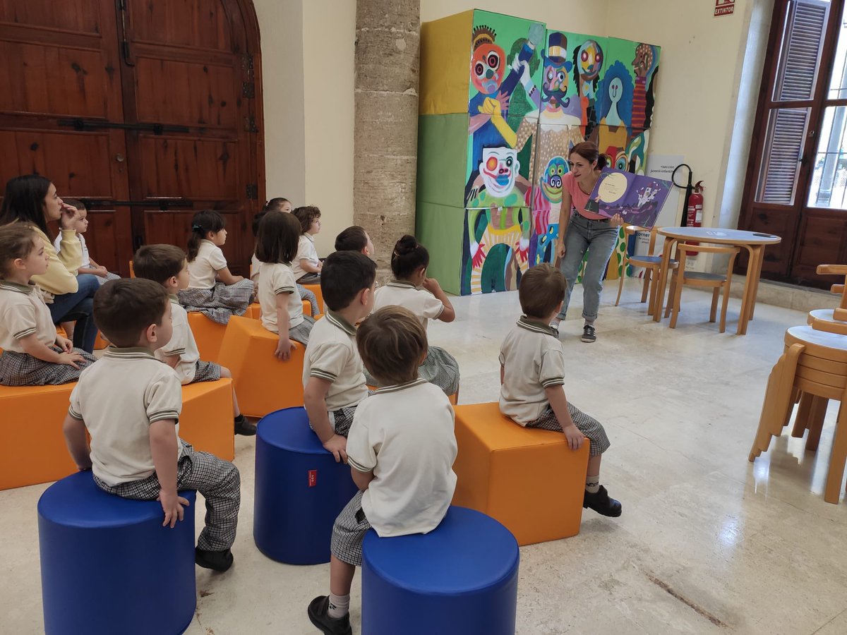 C_E_Marni's tweet photo. 3 años B.
Hoy hemos disfrutado de una visita muy especial a la Biblioteca Pública de Valencia (Biblioteca del Hospital). ¡Nos lo hemos pasado bomba! https://t.co/QTuR6EACsz