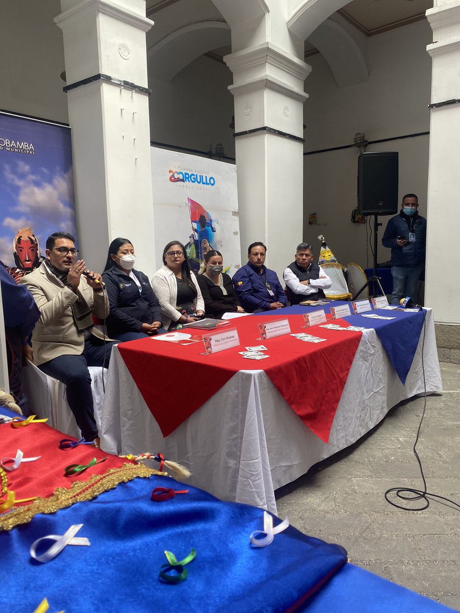 riobamba's tweet photo. A través de rueda de prensa funcionarios del @MuniRiobamba y @MinGobiernoEc presentaron el proceso para la obtención del permiso único para los Pases del Niño 👺🤡🐶

#RiobambaTuMejorPlan https://t.co/j7cUYnpFWj