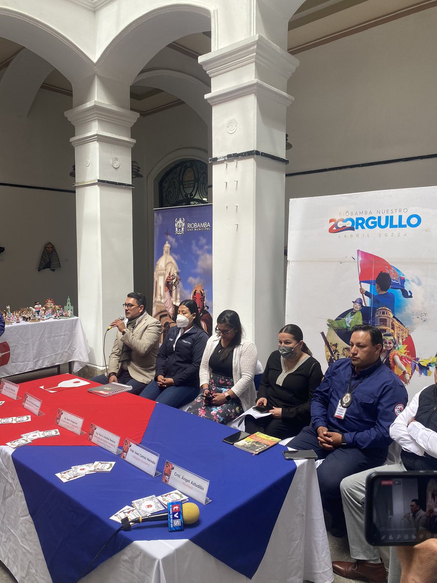 riobamba's tweet photo. A través de rueda de prensa funcionarios del @MuniRiobamba y @MinGobiernoEc presentaron el proceso para la obtención del permiso único para los Pases del Niño 👺🤡🐶

#RiobambaTuMejorPlan https://t.co/j7cUYnpFWj