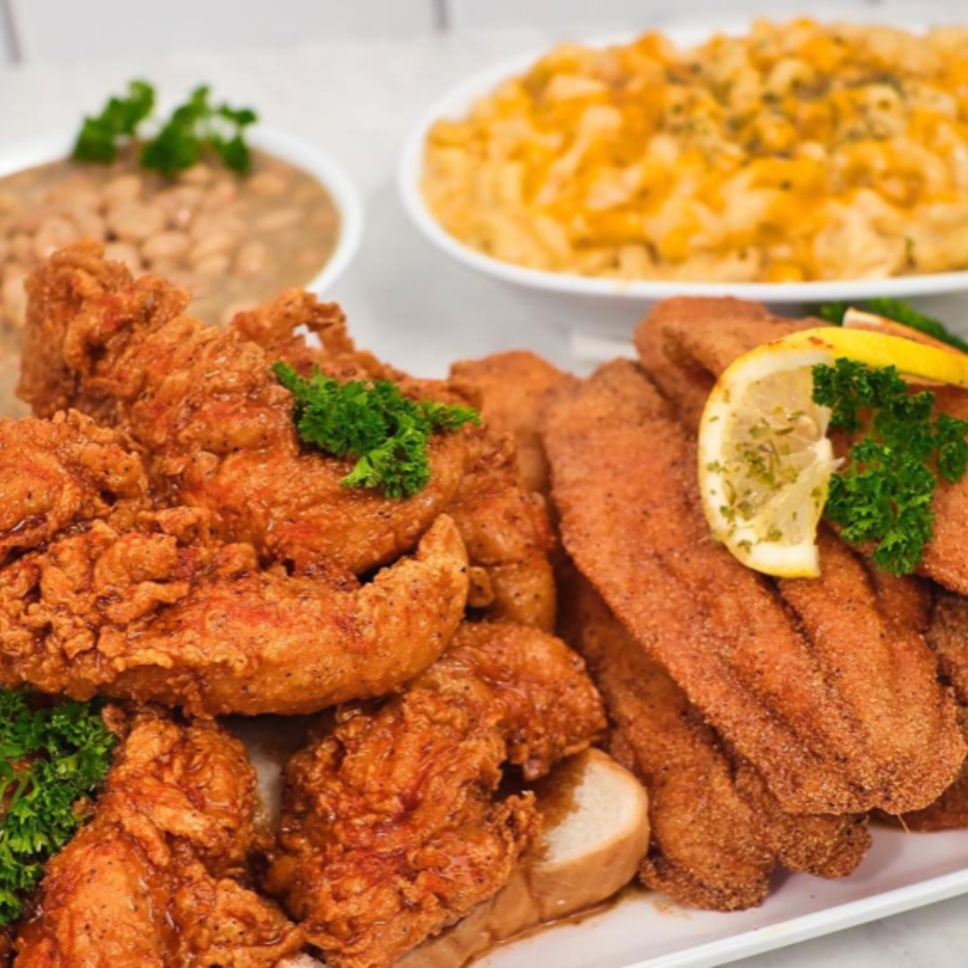 shakeschicken's tweet photo. All we have to say is: WOW. 🔥 Come on in and order some hot chicken and all of the fixings, you know you want to. 😉📸 @waremedia

#BigShakesHotchicken #ChefBigShake #BigShake #BigShakesHotChickenAndFish  #BigShakesFamilyMeals #ChefShake  #TennesseeFoodies #TennesseeEats https://t.co/JfHwIPkaTS