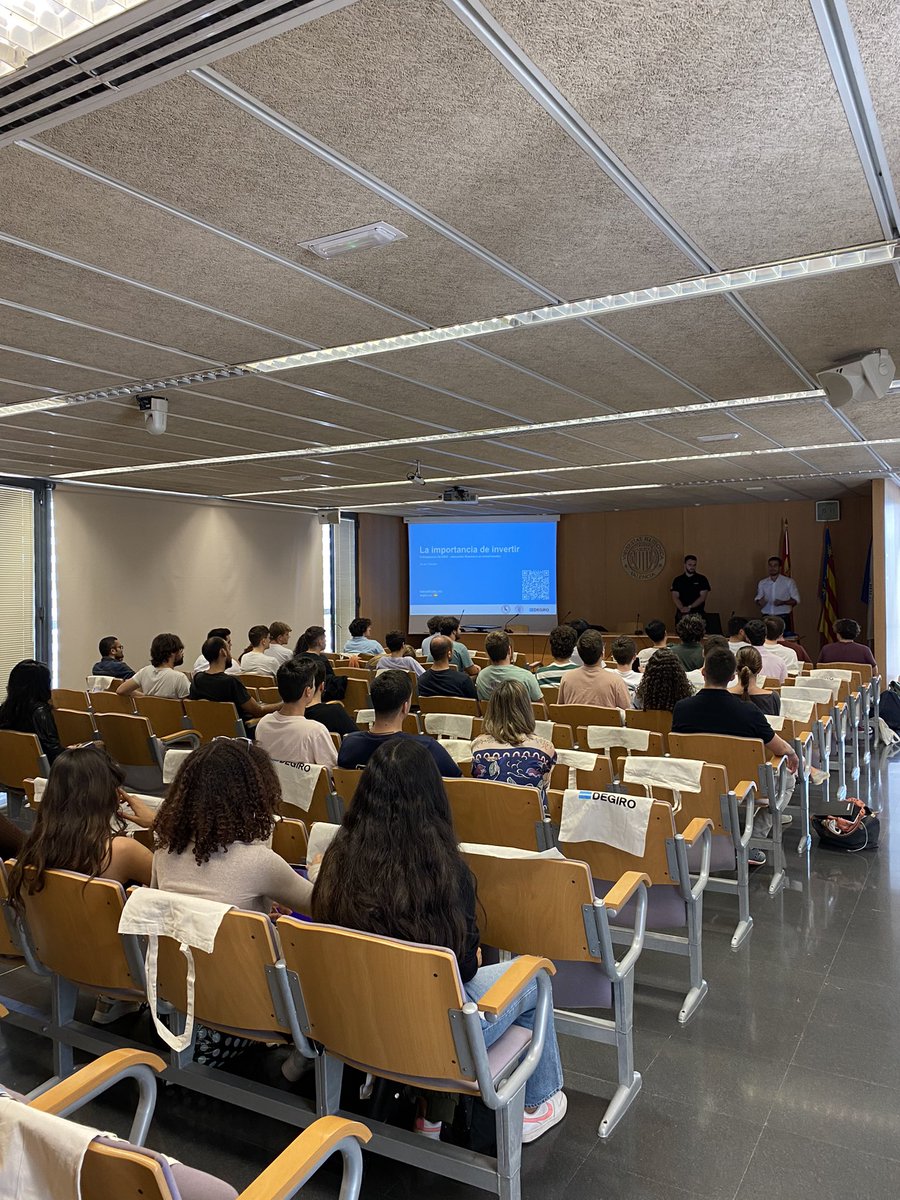 Ayer tuvimos el placer de acoger a <a href="/DEGIRO/">DEGIRO</a> en el salón de actos. Nos hicieron conocer más profundamente la importancia de invertir y lo relevante que es contar con un buen broker.
Muchas gracias por venir! Hasta la próxima!👍