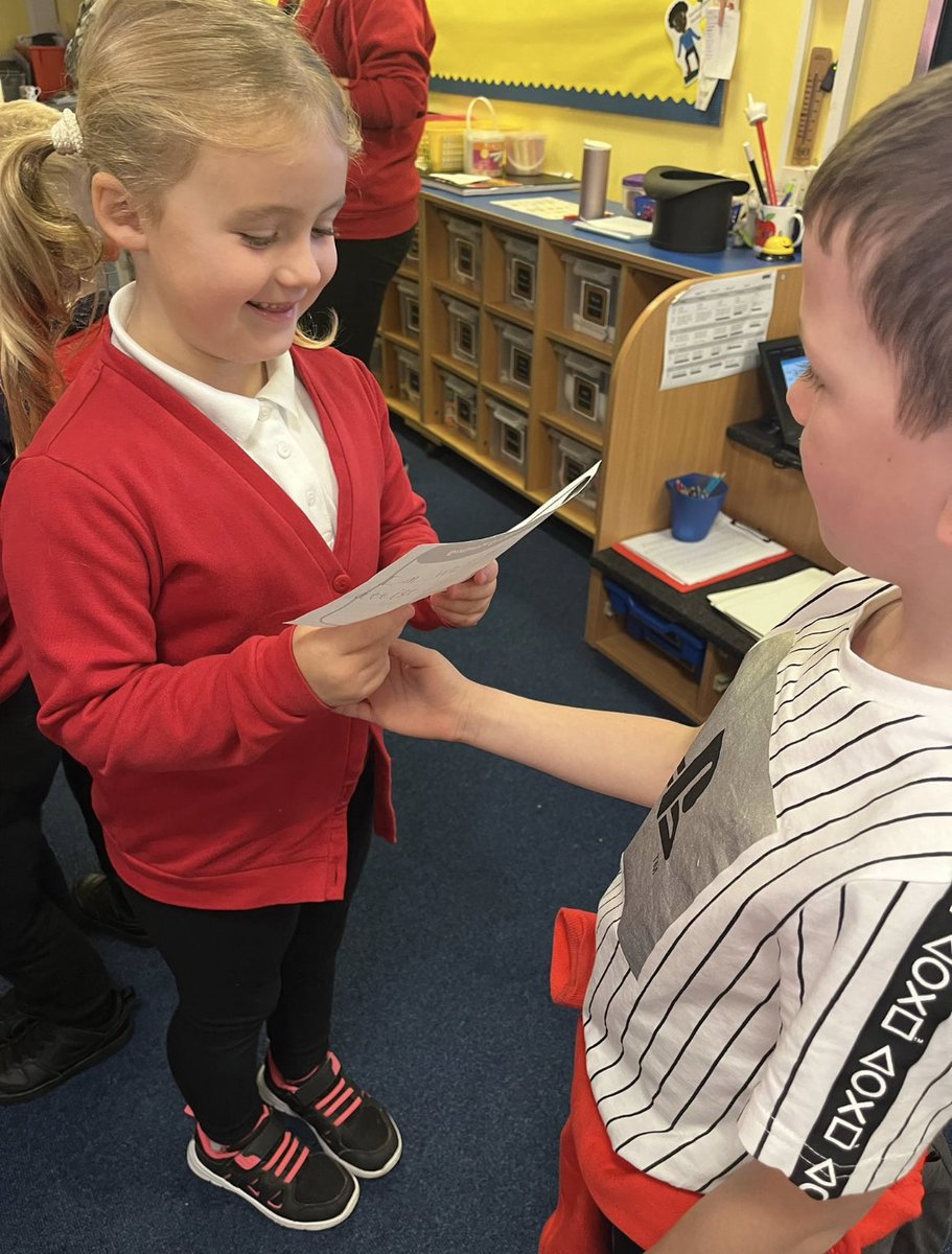 We’re so excited to welcome our partner @sharpfibre, who have already been busy supporting some amazing primary schools across Wales & England. In fact, they recently joined us at Glyn Gaer Primary School to present a fun packed day full of networking activities in the classroom.