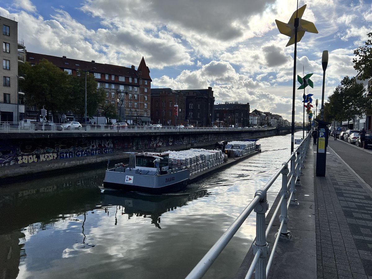 StudyBrewing's tweet image. Walked another segment of the Charleroi-Brussels canal today. Finished with a stop at Cantillon and then later in Saint-Gilles for what will likely be (sadly) the final L’Annex Saison of the 2022 season for me.