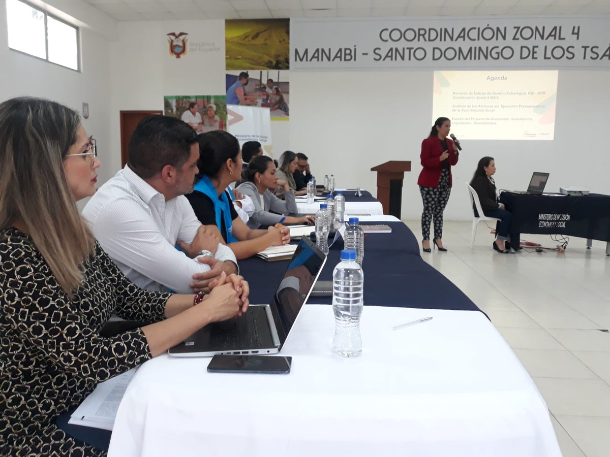 JulyHidalgo9's tweet photo. #MIESZona4 l Con la participación de las direcciones distritales, Jama-Pedernales, Chone, Manta y Santo Domingo desarrollamos el II Comité de Gestión Zonal 4 Ampliado en #Portoviejo, donde analizamos los nudos críticos de la gestión. 

#JuntosLoHacemosPosible https://t.co/2owLK4t8aV