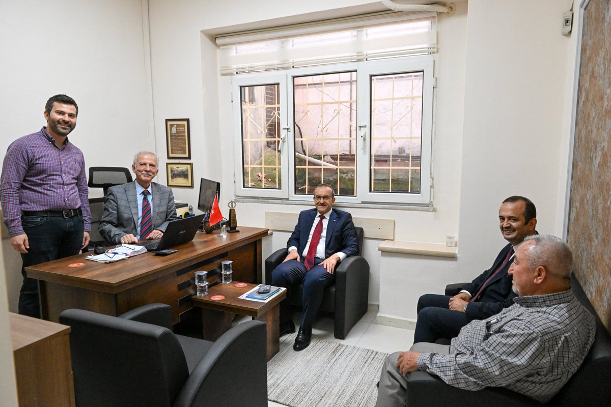 ELM Poliklinik Sahibi İbrahim Yeniceyi ziyaret ederek, işlerinde kolaylıklar diledik. Tüm esnaflarımıza hayırlı,bol ve bereketli kazanç temenni ediyorum.