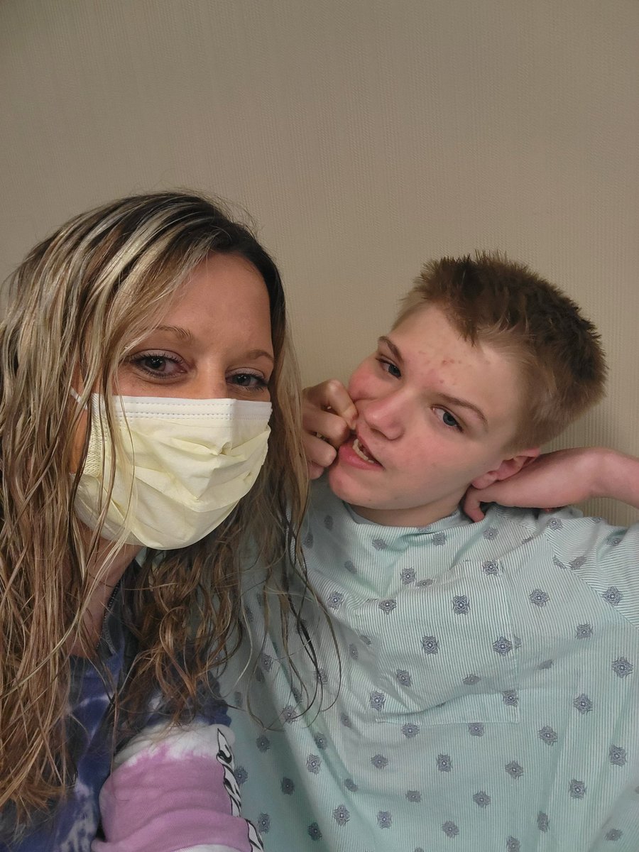 HandChristi's tweet image. My buddy in surgery 🙏