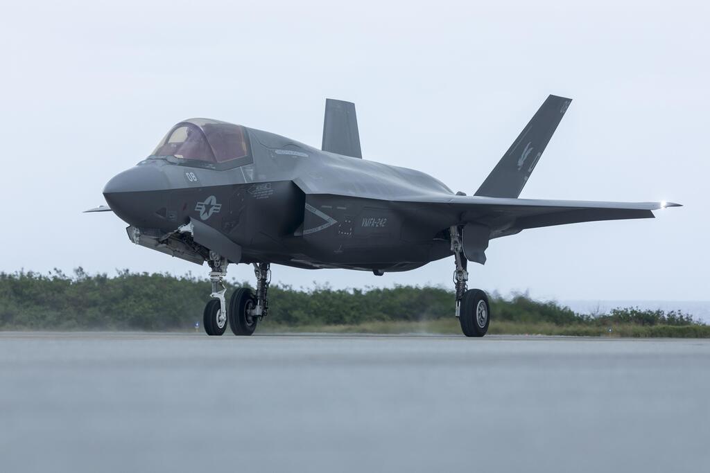 warplane_porn's tweet photo. F-35B prepare to take off at Ie Shima, Japan [5812x3875] from /u/Saturn_Ecplise at #WarplanePorn ➡ https://t.co/LuI33zFZ3y https://t.co/DK7DwUrdTR