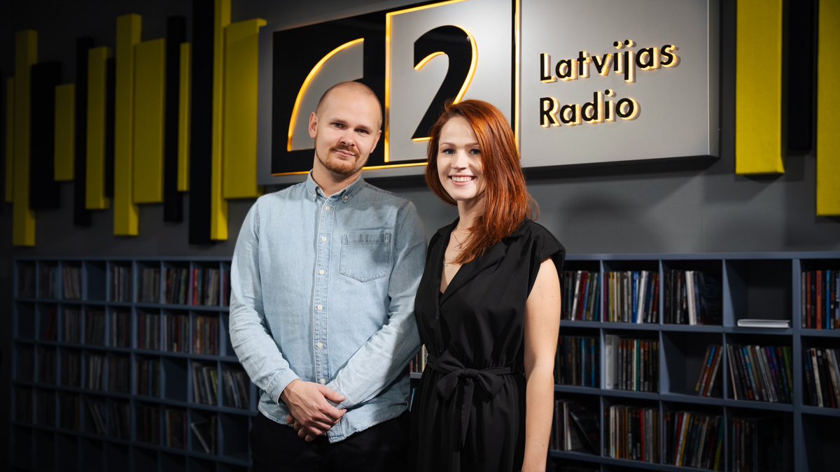 Ciemos grupas “Rīmdari” dalībnieks Reinis Radziņš un dziedātāja Baiba Bite, stāstot par kopdarbu “RĪTDIENA” 💜

🎧 Raidījuma ieraksts - ej.uz/MB2510 
💜 Balso - ej.uz/MB-Ritdiena

Foto - Tomass Beķeris / Latvijas Radio