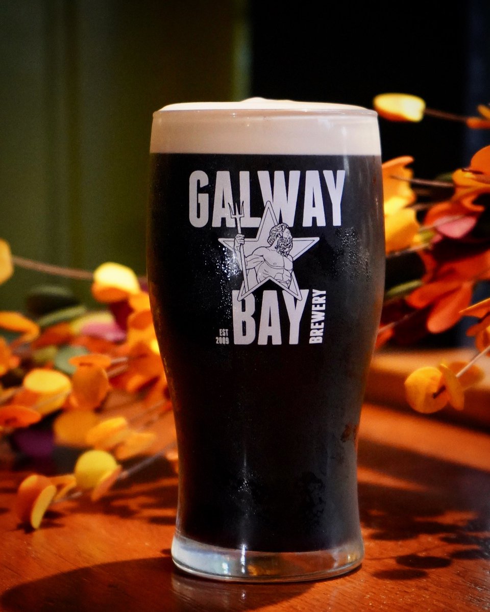 Sneaky pint anyone?! Couldn’t find a more cosier spot for a stout anywhere else than by the open fire here 🔥 

#galway #galwaypubs #dewdrop #dewdropgalway #galwaybaybrewery #stout #ostarastout