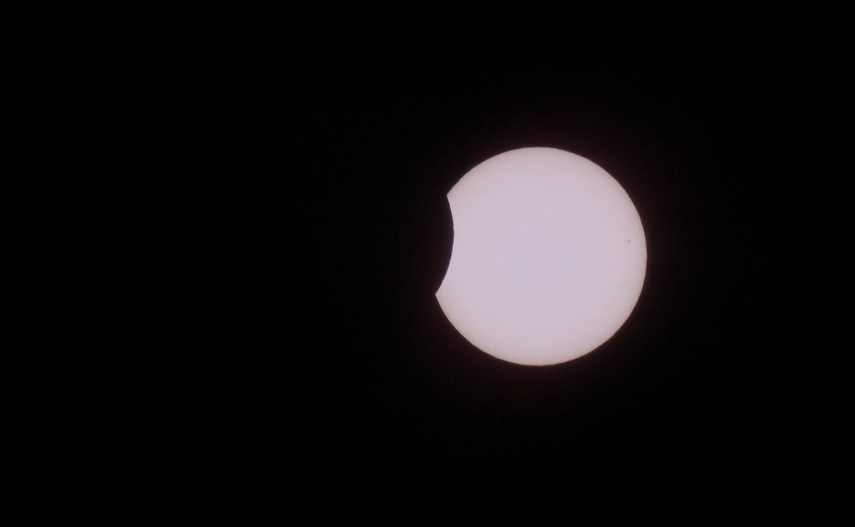 strakam2's tweet image. Dnešní zatmění Slunce #HAPPYECLIPSE 🌔🌒
#Eclipse2022 #EclipseSolar en #Escorpio #LunaNueva
#zatmeni #slunce #astronomie #sony #schecke
schecke.rajce.idnes.cz/Astrofotografi…