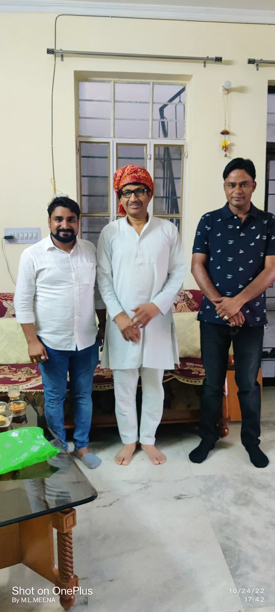 MLMAHERCMO's tweet photo. कल जयपुर रेल के पूर्व ADRM व वर्तमान हुबली के श्री Raghuveer Prasad Meena जी से आत्मीय मुलाकात कर दीपावली के महापर्व पर बधाई दी एवं आशीर्वाद लिया, साथ परम मित्र मुकेश मीणा जी लक्ष्मी प्रोप्टी के मालिक https://t.co/JL3RTfiUrD