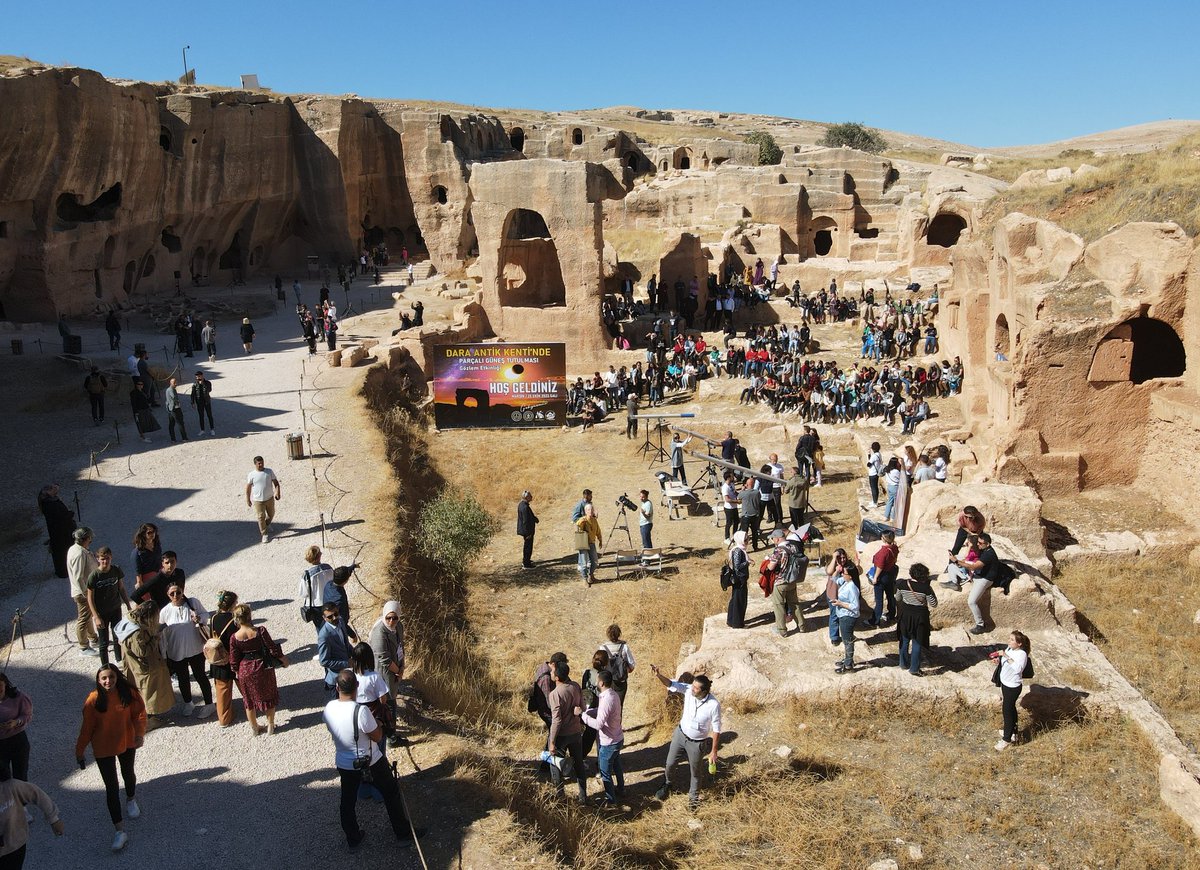 artukluilcemem's tweet photo. STEFAM ekibince düzenlenen Parçalı Güneş Tutulması Etkinliği Mardin'in Dara Antik Kentinde yapıldı.

#TarihinDerinliklerindenGökyüzüne
#GüneşDaradanDoğuyor
#MardinSTEFAM 

@Tubitak
@ProfHasanMandal
@mardinilmem 
@artukluilcemem 
@Murat69_Demir
@mehmeteminduya1 
@4005STEFAM47 https://t.co/nOrRz1C0QJ