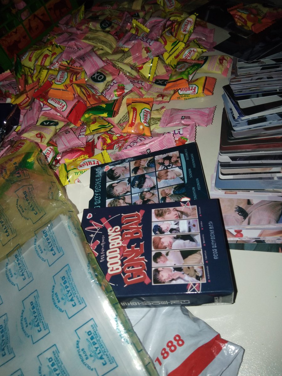 rurururukii's tweet photo. Now packing, freebies for #ACTLOVESICKinMANILA Day 1!! Just approach me and say hi co-MOAs!!✨

Location : TBA
P.S it's not an official pc but I hope you like it. See you there co-MOAs https://t.co/Fbs0vwSGky