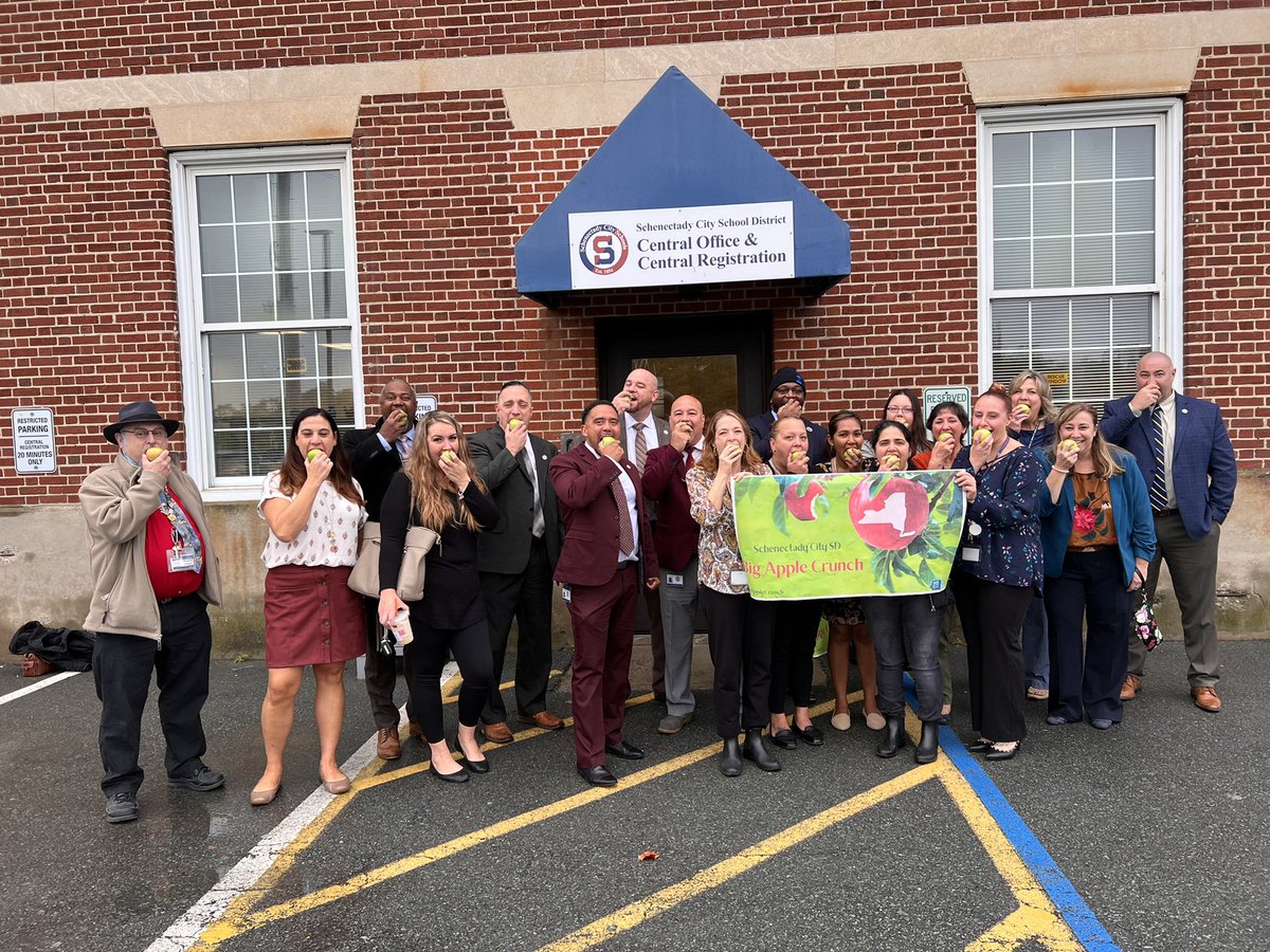 SCSchools's tweet photo. πThe @SCSchools District Office participated in the 2022 #BigAppleCrunch with @FarmOnFarmOn October is apple month and New York harvests 30 million bushels of apples each year. π #SchenectadyRising #FarmOnBite https://t.co/09Yc4O5RYm