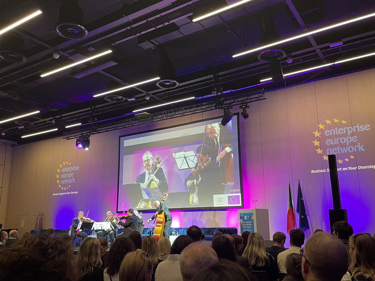 eencat's tweet photo. 📍 Today, some of our #EEN staff landed in Prague for the Annual Conference #EEN2022 of the @EEN_EU.

It was a pleasure to finally be reunited with our colleagues from the network. 🫂🇪🇺 #EENCanHelp @accio_cat @CambraBCN @cambrescat https://t.co/yPFlZwk4b7