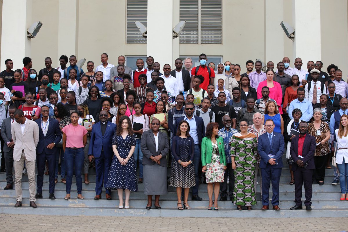 Manuela_UN's tweet photo. A huge privilege to join @AngolaOnu and meet the Youth at Catholic University in Luanda. 
Engaged in discussions on #SDGs 
@unodc is committed to empowering #Youth and ensuring youth engagement at all levels.
#UNDay2022 https://t.co/Upn3wnYPlc