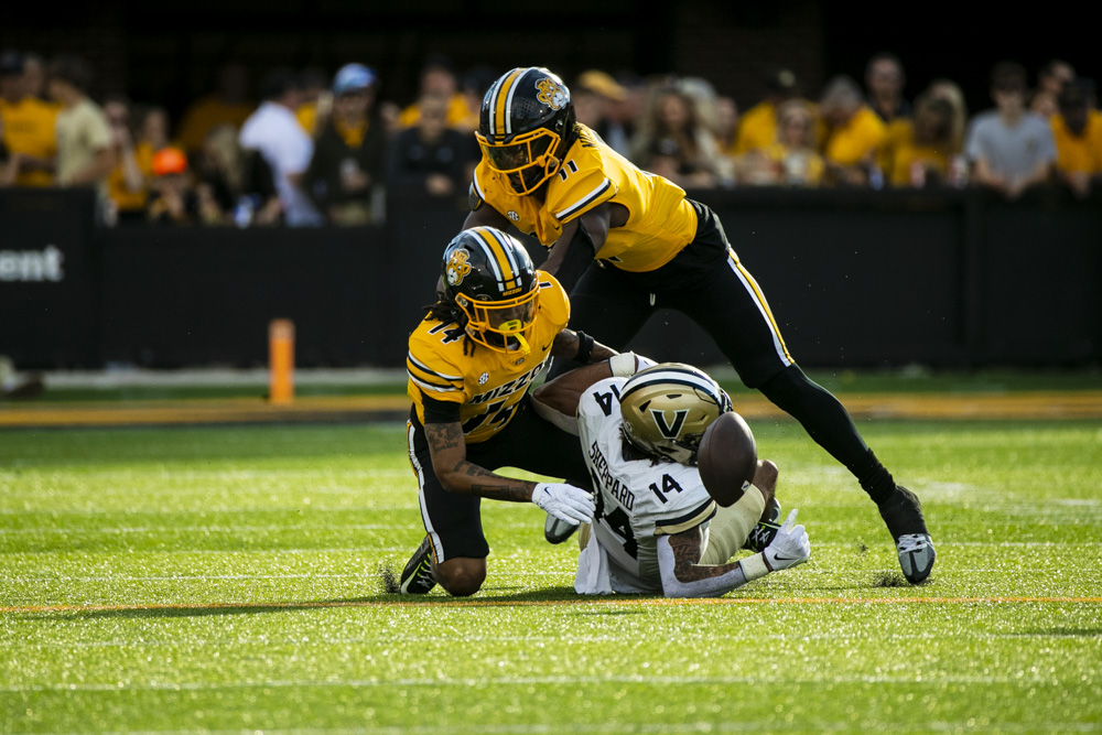 Five tackles and three passes broken up ... Cast your vote for Kris Abrams-Draine (@KD1ERA)!⤵️ #MIZ 🐯🏈