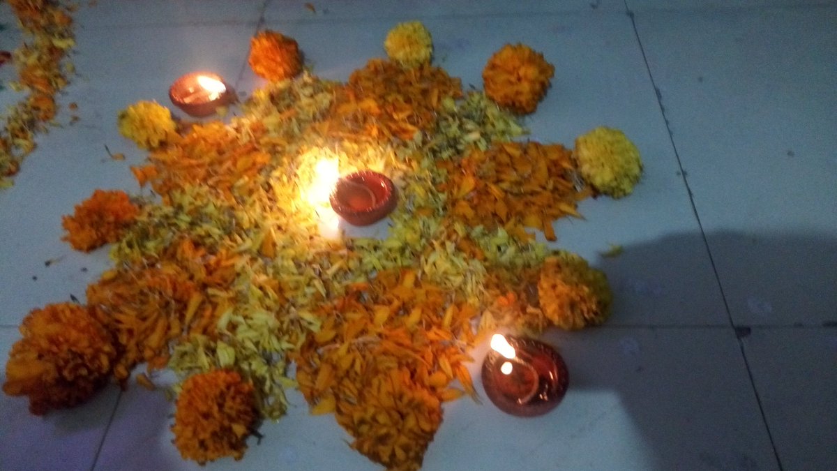DimpleTrivedii's tweet photo. T57
Diwali 2022
#diwali #2022 #rangoli #thegroundwork #theartwork https://t.co/8r77esdNz1