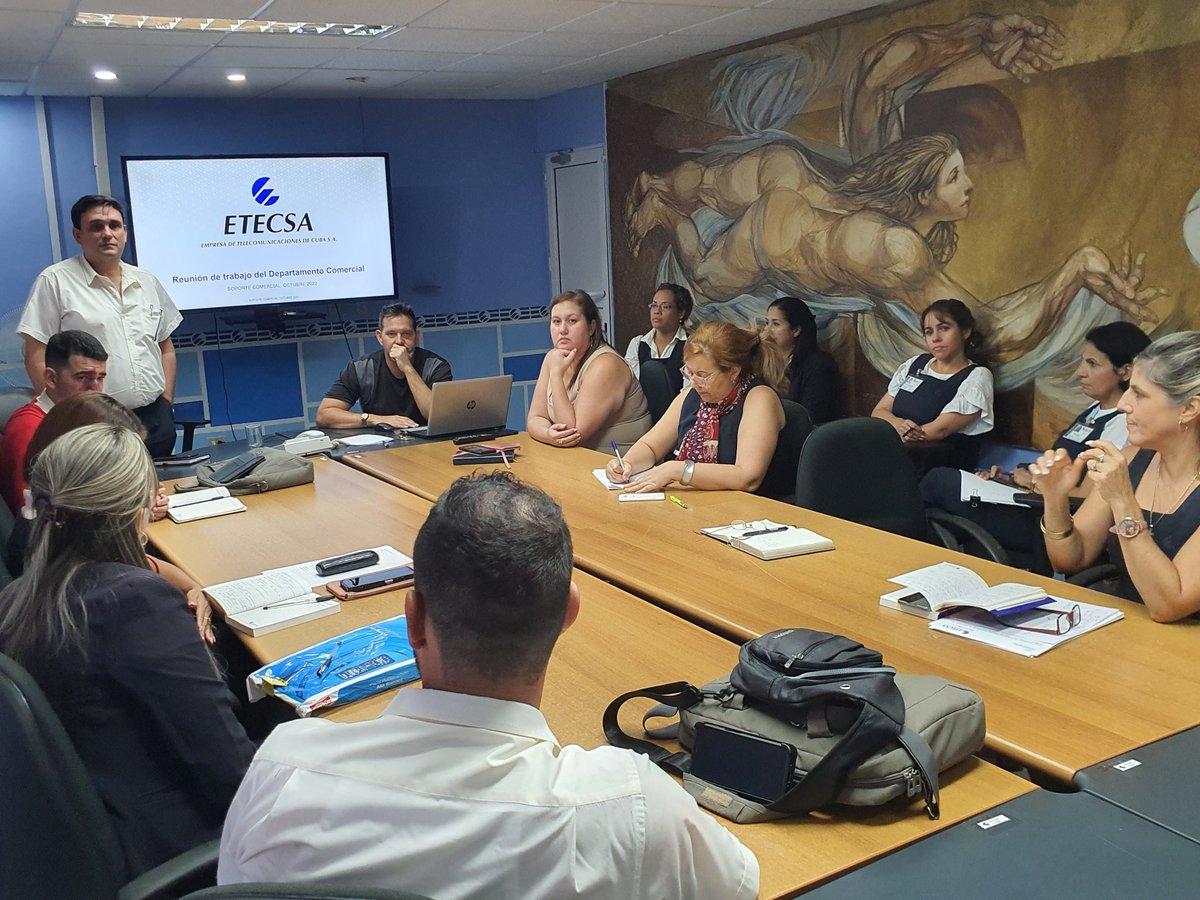 El Departamento Comercial de la DTHO, como todos los meses nos reunimos para debatir temas comerciales de interés.
#holguin, #VamosPorMas
<a href="/DarquirisC/">Darquiris Sánchez Castro</a>, @arnolis_reyes