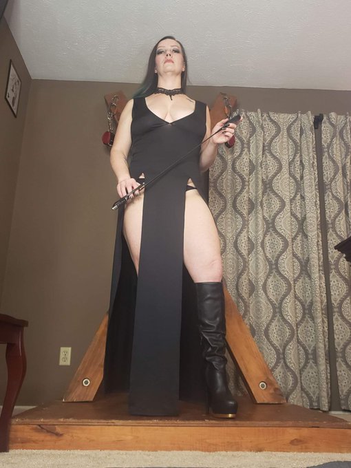 2k followers! Tributes in celebration will ne accepted: $2/$20/$200 Worship with congratulations.   Findom
