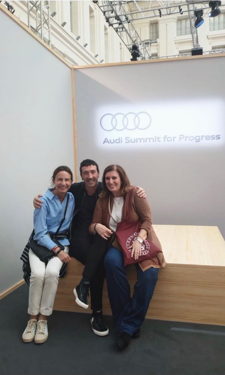 En la mejor compañía en el #AudiSummit for Progress. Con mi amiga y periodista @AranchaPato, y con el chef 5 estrellas <a href="/GuiaMichelin_ES/">La Guía MICHELIN</a>, Eneko Atxa. Gran lección de humildad, saber hacer, iniciativa y amor a su profesión, durante su interesantísima ponencia.