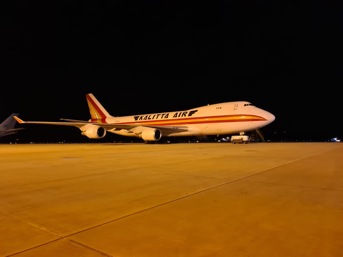 Vorige week een leuke bezoeker gehad. Deze zien we niet vaak maar mag best wat vaker komen logeren #Brandweer #Boeing #747 <a href="/VlbEindhoven/">Vliegbasis Eindhoven</a>
