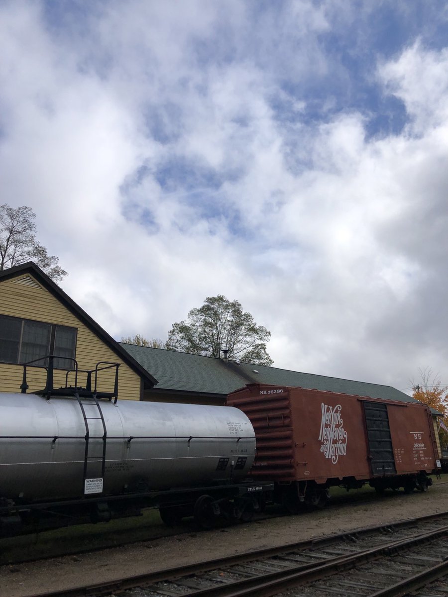 petermarteka's tweet photo. A little blue at Goodspeed’s Station. #Tylerville https://t.co/iSd6VwbTV3