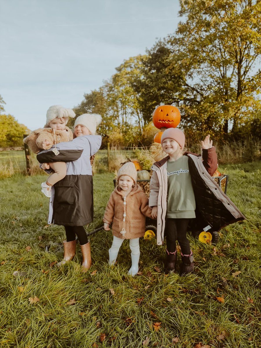 Pumpkin picking with my niece &amp; great nieces! 🧡🎃 (and our two pumpkins obviously 🧡) #halftermfun