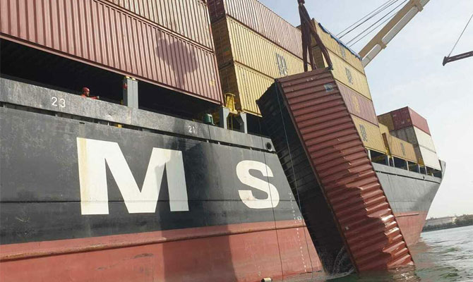 MSC feeder lost overboard 4 containers in Venice, Italy 
maritimebulletin.net/2022/10/25/msc…