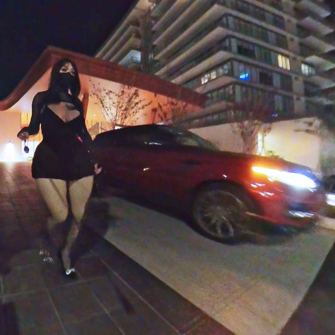 Why that car kept chasing me? #crossdresser https://t.co/KfLxopNwTk<a href="/tag/crossdresser"class="tags">#crossdresser</a>