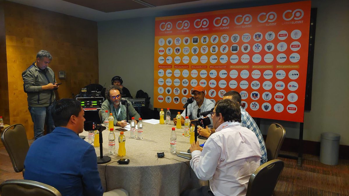 GOLatamSummit's tweet photo. 💫🔝 #LosTenores están presentes en el #GoLatamSummit y conversan con Roberto Arroyo, gerente deportivo de @IDV_EC, quien expondrá en la cátedra de la tarde. 

@Cruzados 🙌🏼 @AgenciaVS https://t.co/krXWR8VtEQ
