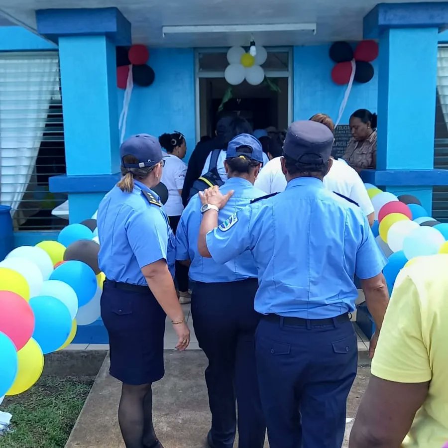 En la paradisíaca #CornIsland hace pocos momento la Policía Nacional de #Nicaragua inauguró una nueva Comisaría de la Mujer 👮‍♀️👮‍♀️, rindiendo homenaje a la Compañera Ana Estela Thompson, disponible para 5 mil mujeres de este municipio turístico.

🌎 policia.gob.ni