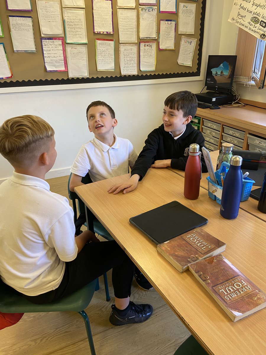 MrsEastonanto's tweet photo. Today P6 discussed their favourite school subject in French and then recorded themselves talking about it @MrsMcManusanto 🇫🇷 🏫 🎨 💻 🧪 https://t.co/oH8HxFv2g9