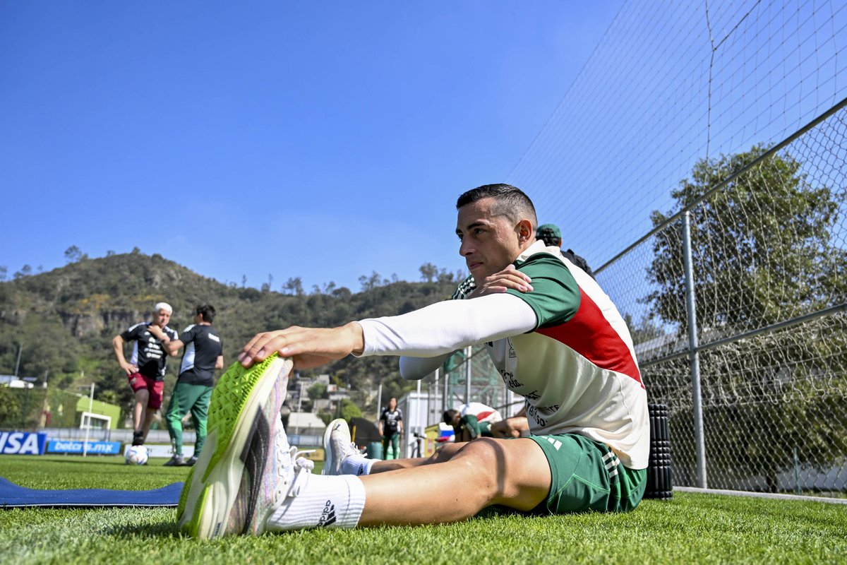 😄¡Melli! 😄
@rogelio7funes ya está trabajando en el CAR. ⚽️ 🇲🇽

#CelebremosLaVida | #FMFporNuestroFútbol