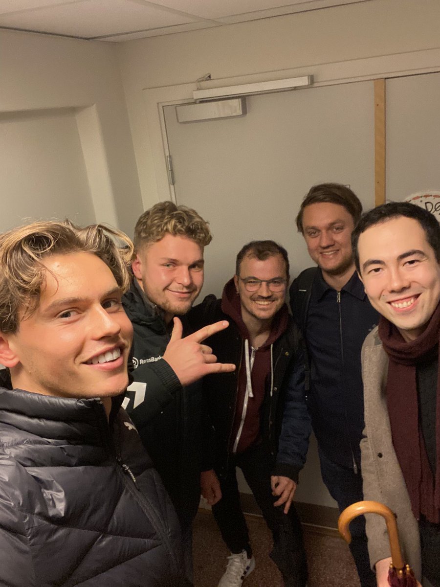 Vet ikke hva du har gjort i kveld, men du har i hvert fall ikke hengt med de to kremgutta her. Det har nemlig vi gjort! 🥰 Ny sending er forhåpentligvis ute i morgen.