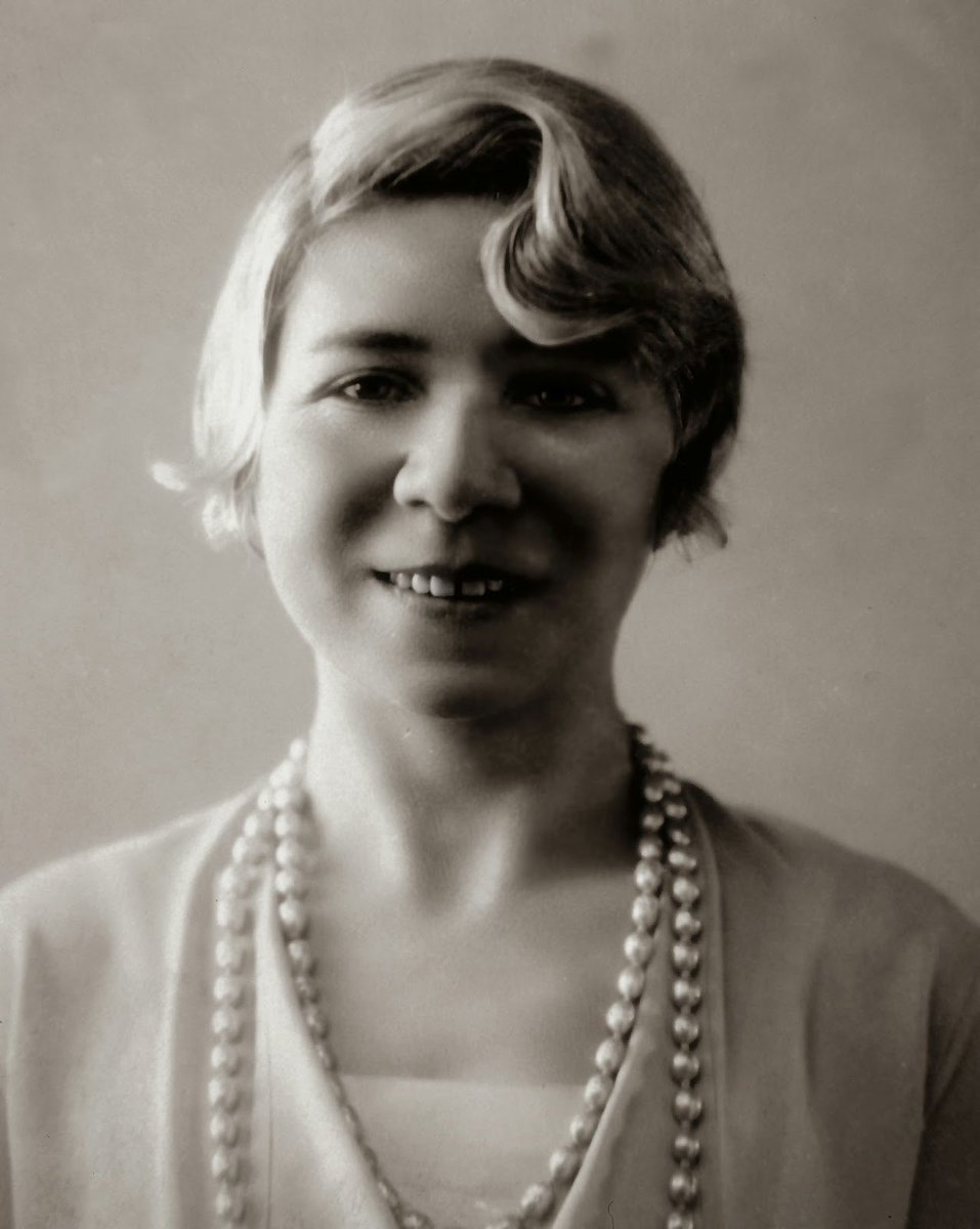 RenzoVaccarezza's tweet photo. Alfonsina Storni, falleció el 25 de octubre de 1938, en Mar del Plata, Argentina.
Poeta y escritora argentina del modernismo. https://t.co/uQg5fY6yHD