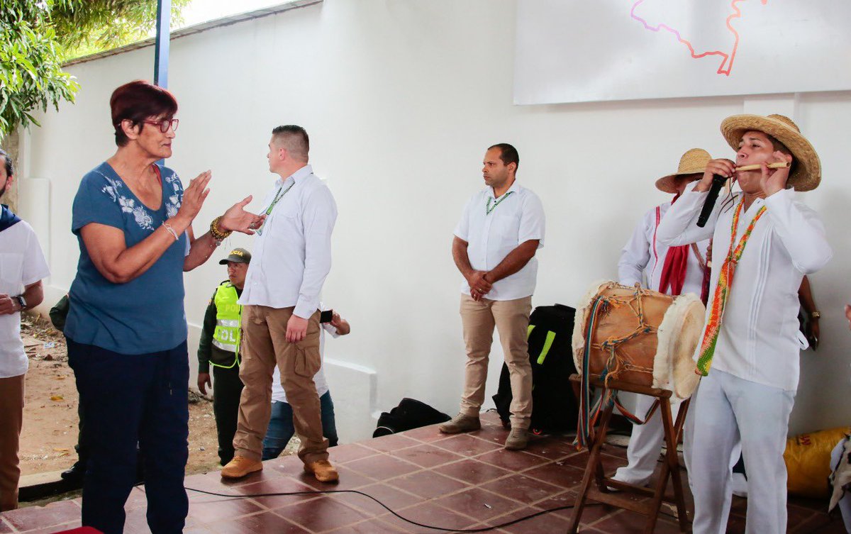 mincultura's tweet photo. #RiberaDelMagdalenaTienesLaPalabra
Al ritmo de la música que representa las tradiciones y la diversidad cultural de Colombia los ciudadanos celebran el Diálogo Regional Vinculante que se lleva acabo en El Banco, Magdalena. 
¡#ColombiaTienesLaPalabra por un país en #PazTotal! https://t.co/Rv1fUfVFlp
