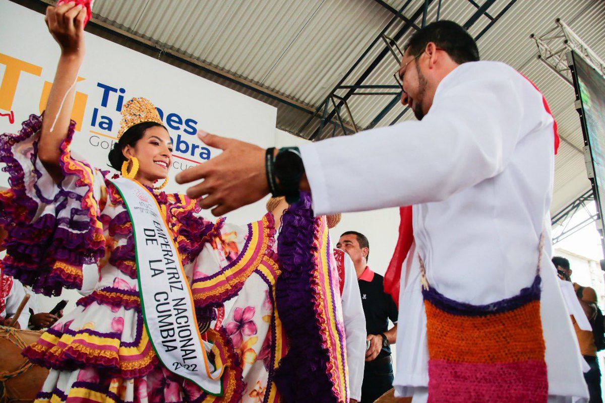 mincultura's tweet photo. #RiberaDelMagdalenaTienesLaPalabra
Al ritmo de la música que representa las tradiciones y la diversidad cultural de Colombia los ciudadanos celebran el Diálogo Regional Vinculante que se lleva acabo en El Banco, Magdalena. 
¡#ColombiaTienesLaPalabra por un país en #PazTotal! https://t.co/Rv1fUfVFlp