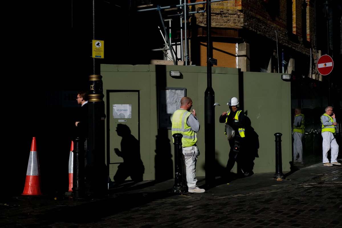 swedeemum's tweet photo. Glorious day spent on my lonesome in Soho yesterday. All the below from Berwick Street.
#streetphotography #westend #soho #colourphotography #citylife #womeninstreet #shadesofshadowland #everyclicktellsastory https://t.co/zQkeigbfIY