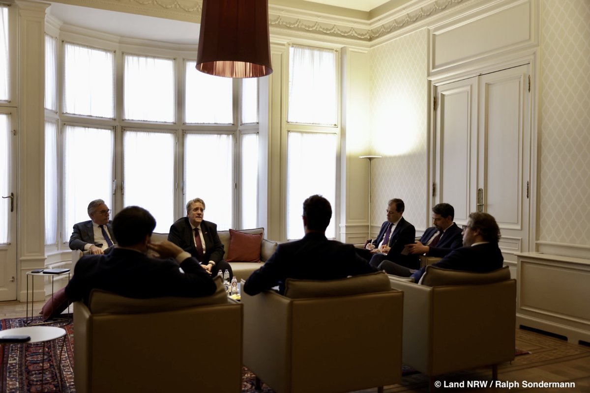 DBoBruessel's tweet photo. Tout comme à la #DeBeKo, les relations énergétiques (#LNG, #hydrogène) entre la 🇧🇪,🇩🇪 & #NRW étaient au centre de l’entretien aujourd’hui avec le Ministre-Président @HendrikWuest - net als de spoorwegverbinding #3RX. Bedankt voor uw bezoek in 🇧🇪, meneer de minister-president ! https://t.co/7804fax3RR