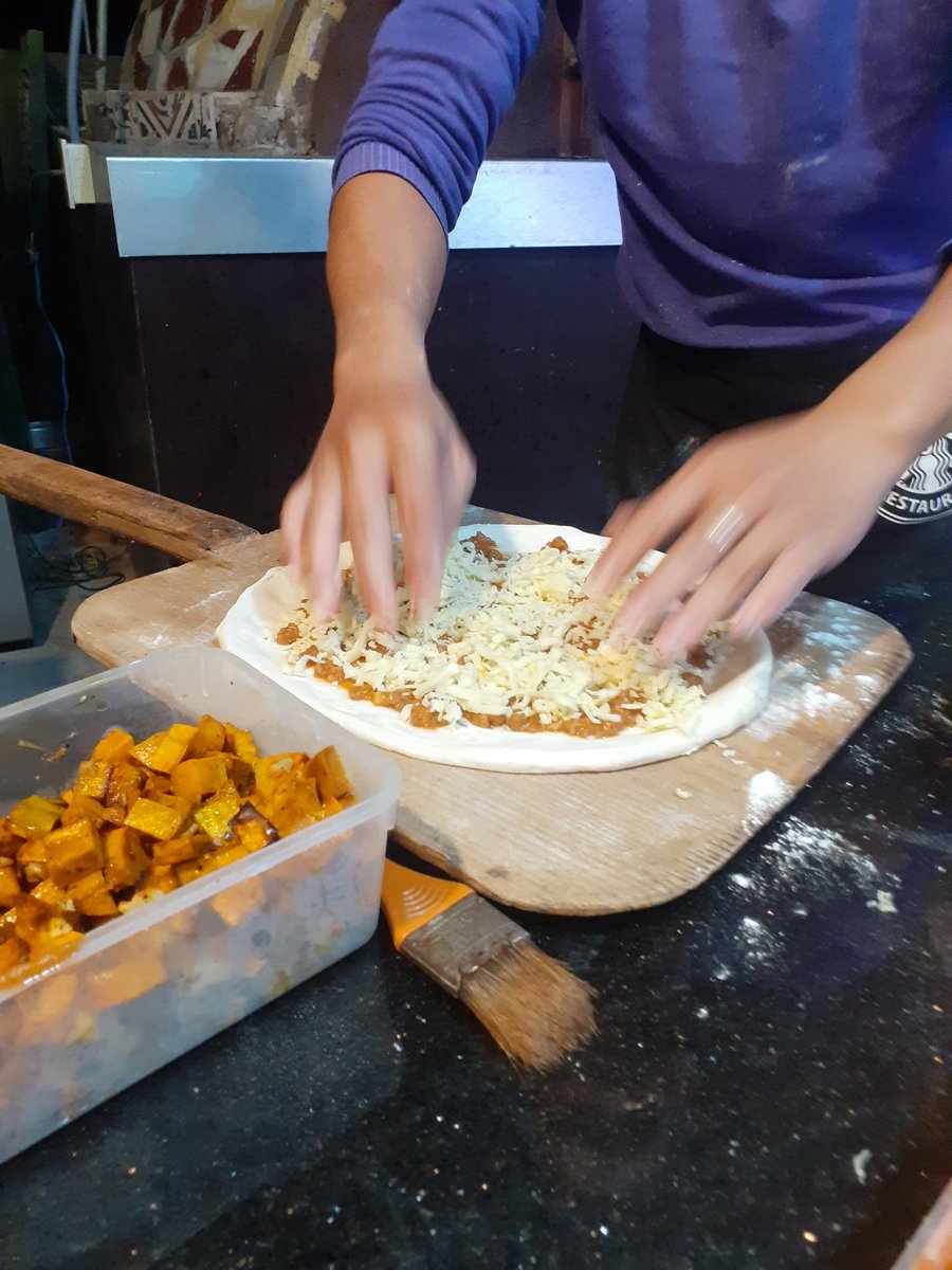 ninhbinhofficer's tweet photo. Pizza https://t.co/RSaC0vEZKM