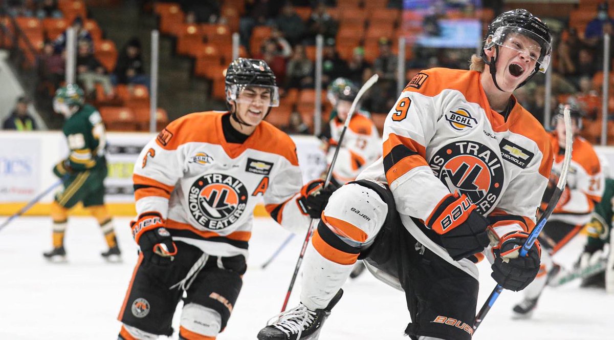BCHLSmokeEaters's tweet photo. Pure passion from Jordan Hendry and Adam Marshall on Saturday night 🔥🔥

📸 Photo Credit - Jennifer Small

#WeAreSmokeEaters https://t.co/19QVmzYiYj