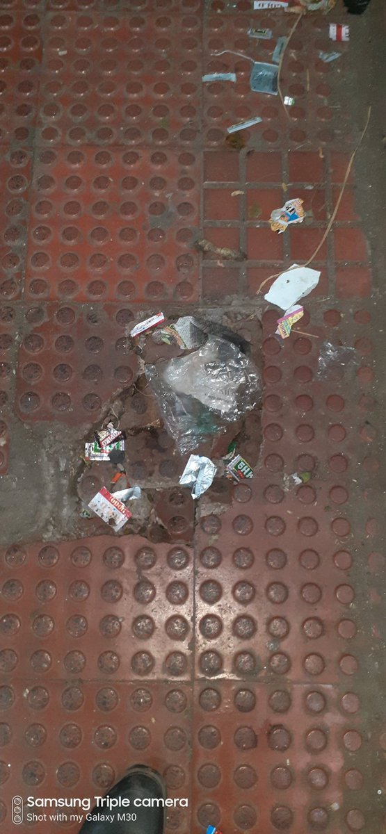mumbra_nazim's tweet photo. This is the condition of Mumbra station bridge
Poor 
@drmmumbaicr https://t.co/LothN9dQGo