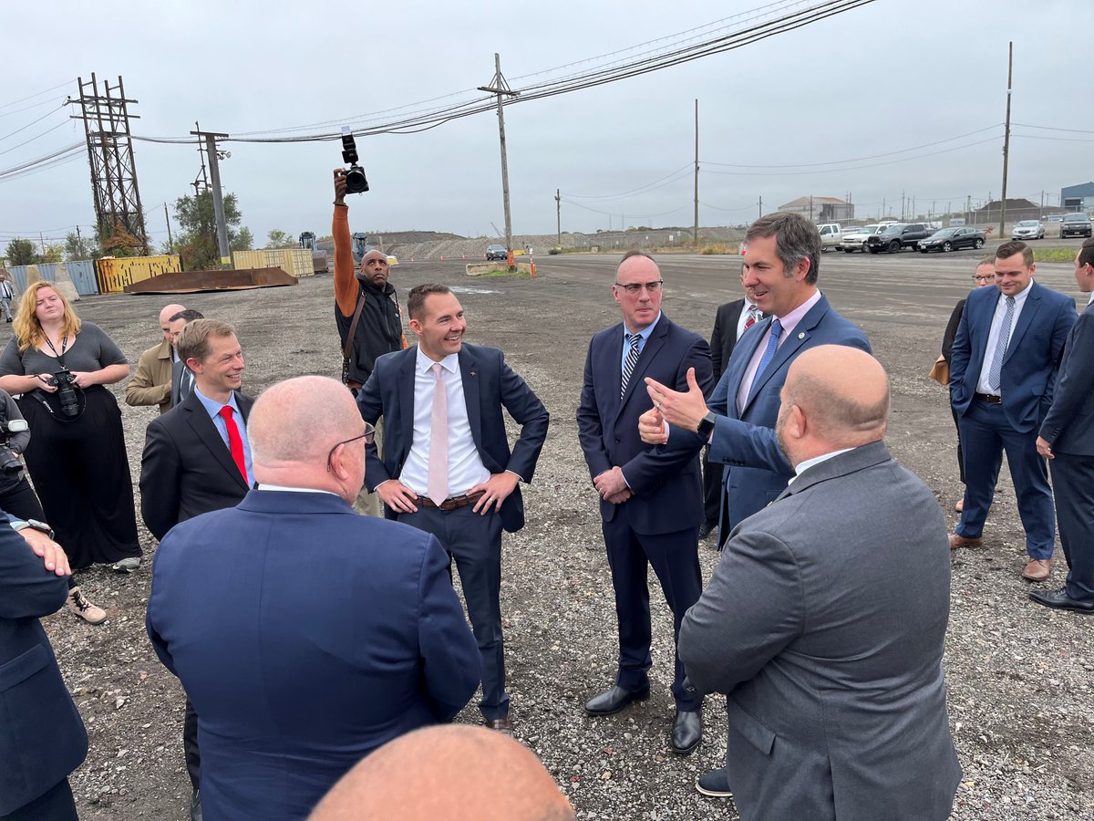 Excited to be on hand as @TradePointATL and TIL together announced a new 165-acre rail-served container terminal at Coke Point. This news is yet another reminder of the progress being made at Sparrows Point, which is once again serving as an economic engine for our region.