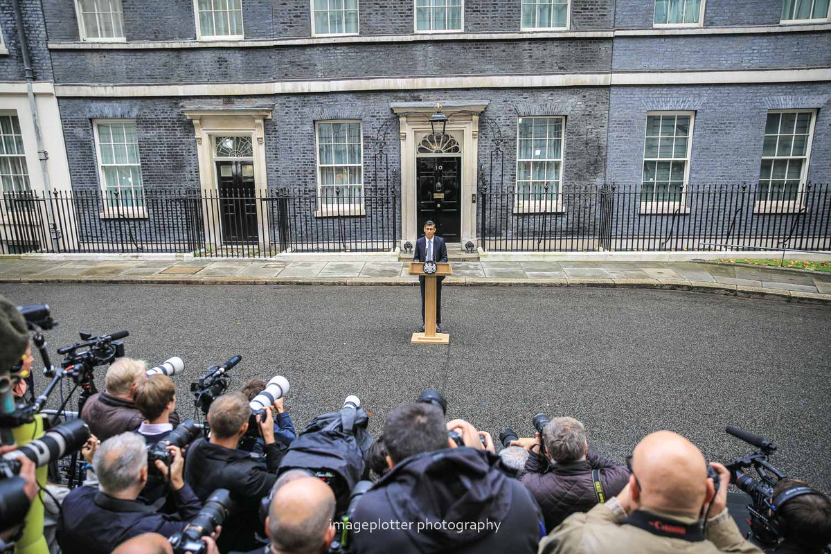 And a few shots of new #PrimeMinister #RishiSunak in #DowningStreet his first speech as #BritishPm Pics also at the agencies