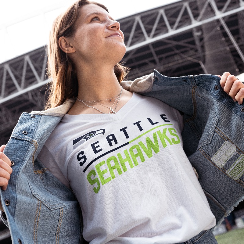 SeahawksProShop's tweet photo. Show off your best #SeahawksGear all season long 🤩
Shop the Women's Nike White Seattle Seahawks Slant Logo Tri-Blend V-Neck T-Shirt.
#SeahawksStyle x #GoHawks