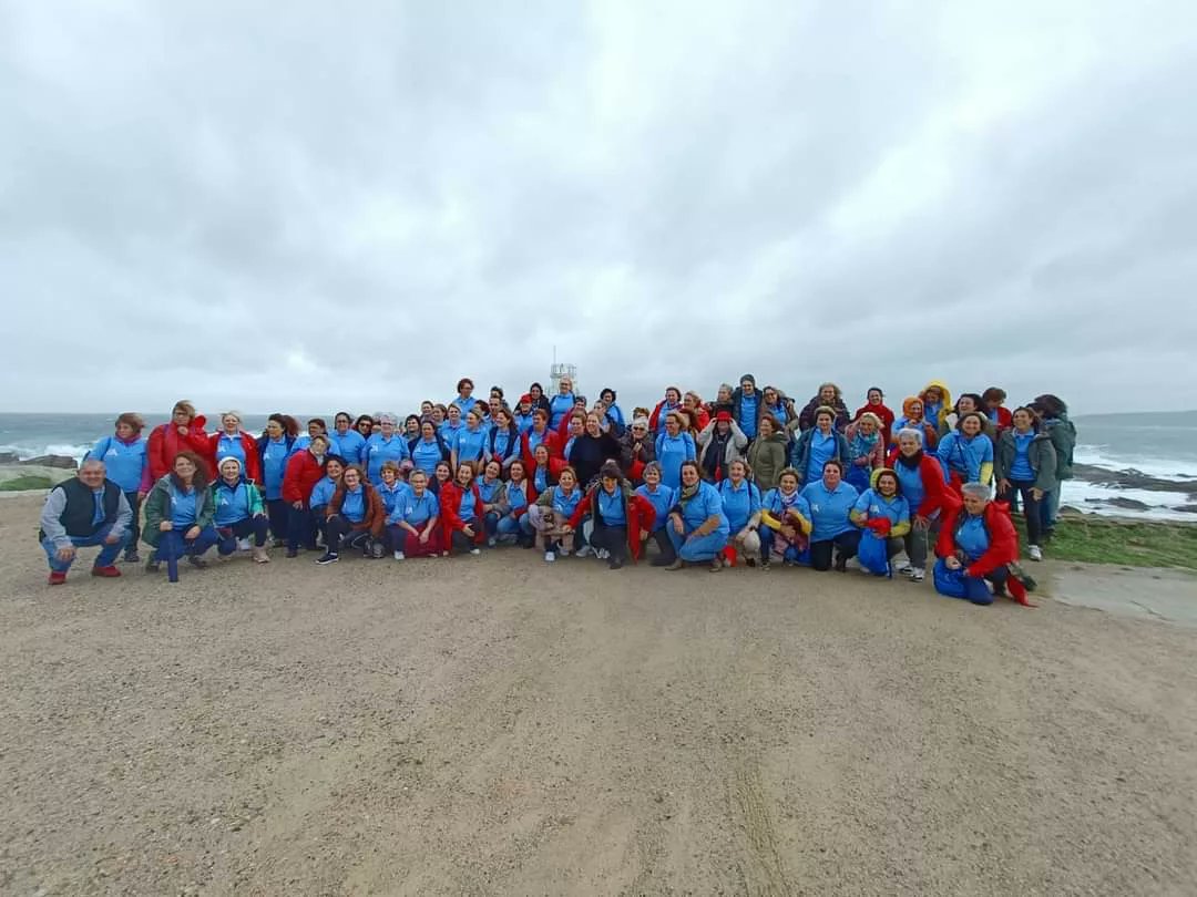 EnFeminas's tweet photo. O pasado fin de semana asistimos ás actividades organizadas por Anmupesca no marco de "Mar de Mulleres", en Santiago de Compostela, Cambados, Muxia e Finisterre. 😊😊💪
#Anmupesca #MujeresDelMar #MujeresDeLaPesca #Pesca #Mar #SectorPesquero #Mariscadoras #Redeiras https://t.co/zpPGM06aP3