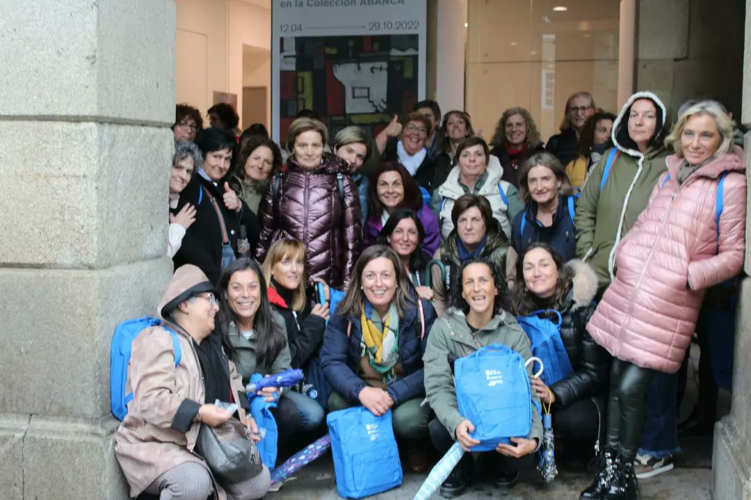 EnFeminas's tweet photo. O pasado fin de semana asistimos ás actividades organizadas por Anmupesca no marco de "Mar de Mulleres", en Santiago de Compostela, Cambados, Muxia e Finisterre. 😊😊💪
#Anmupesca #MujeresDelMar #MujeresDeLaPesca #Pesca #Mar #SectorPesquero #Mariscadoras #Redeiras https://t.co/zpPGM06aP3