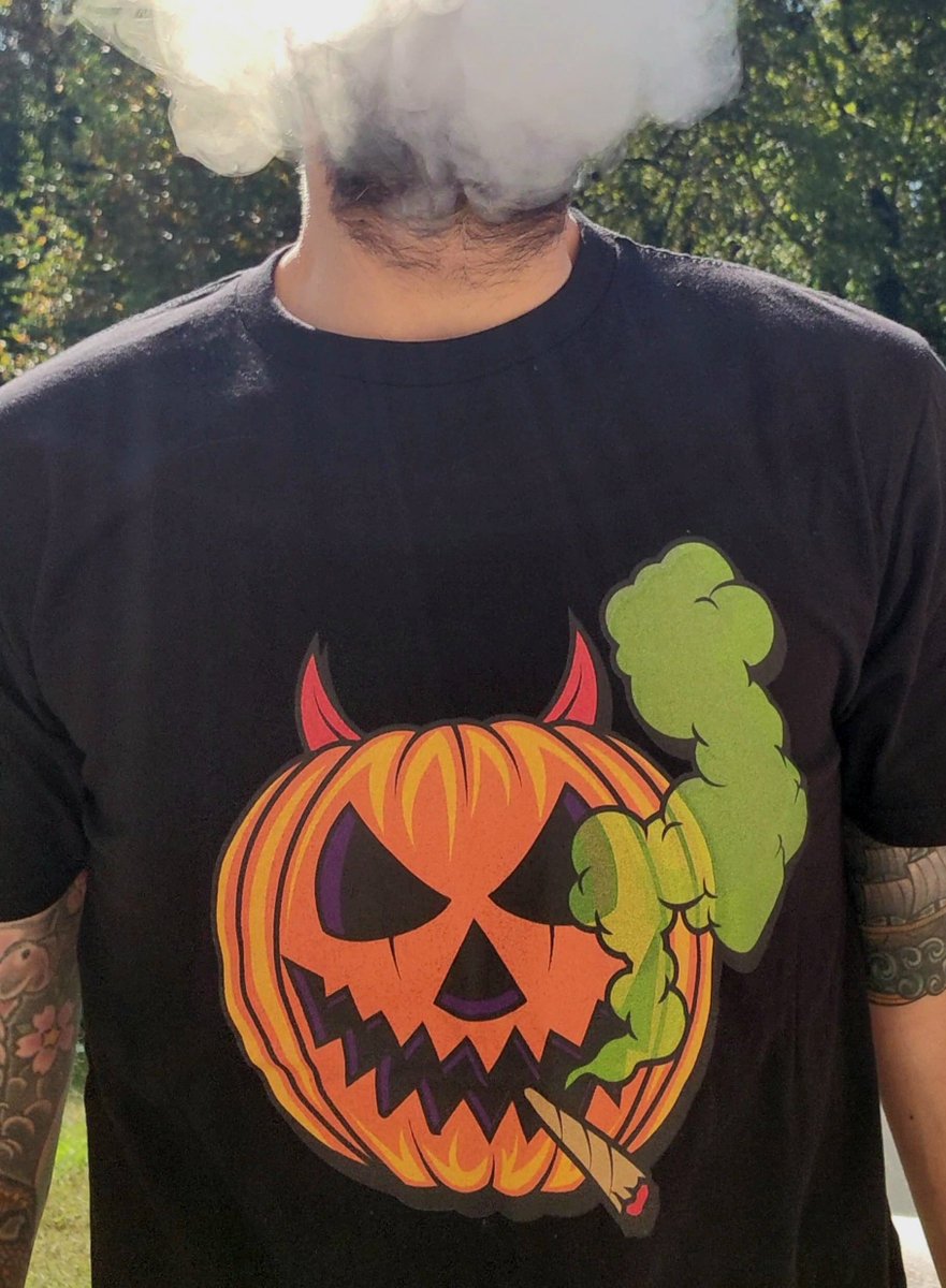 DevilBurnsTrees's tweet photo. Jack-o-lantern x Jack Herer = JackO'Herer..

..for stoners who loves graphic tees and Spooky Season 💚😈💨

Available now on multiple styles and in many colors only at https://t.co/qQELELAiQg 

#jackherer
#cannafam
#cannabis
#mmemberville https://t.co/5LejEzAKc9